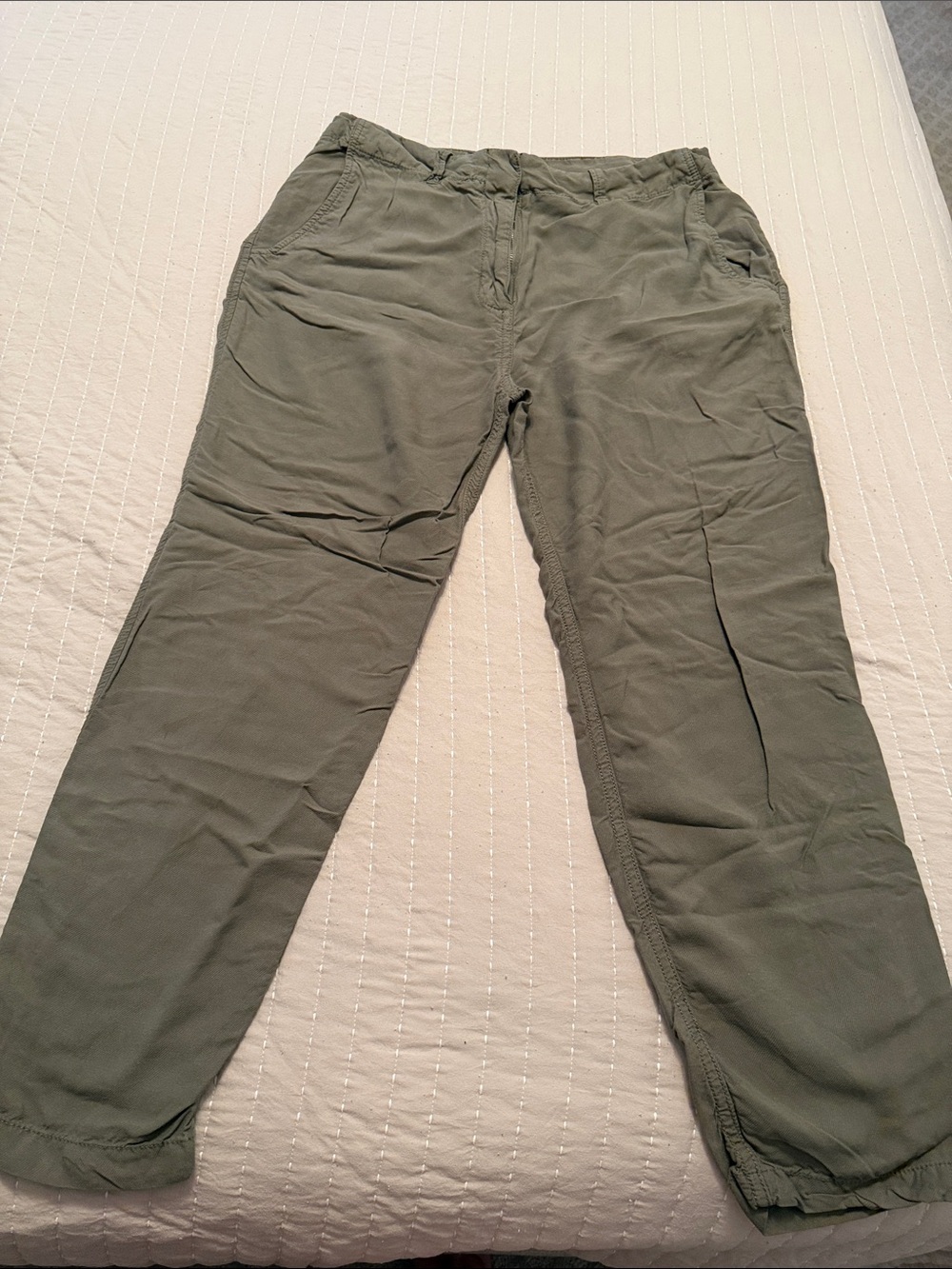 Max Studio Olive Green Cropped Women's Pants